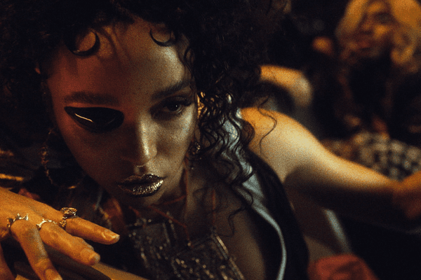 FKA twigs - home with you