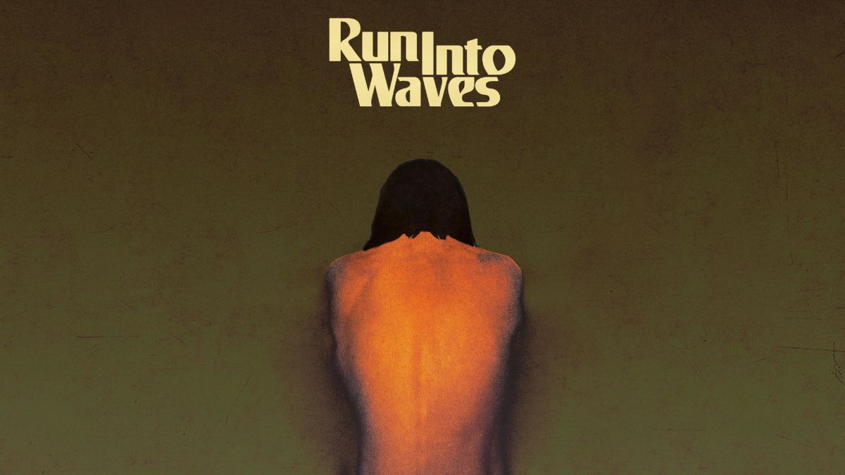 aKING Run Into Waves