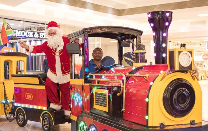 Liberty Midlands Mall's Holiday Festive Artspace