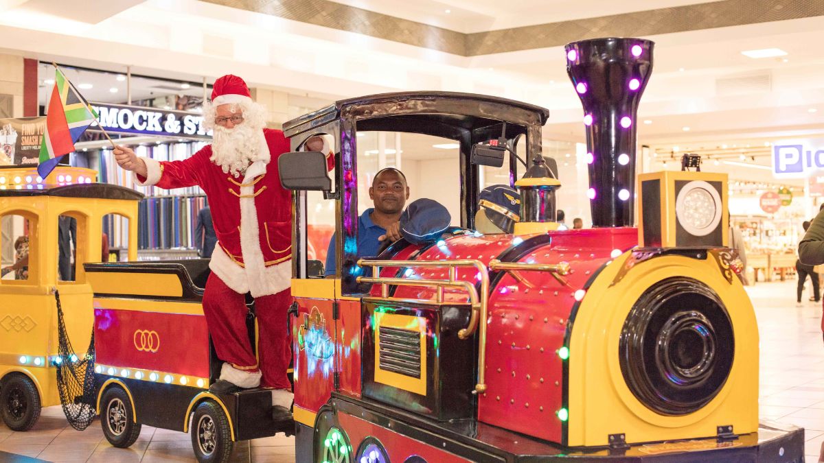 Liberty Midlands Mall's Holiday Festive Artspace