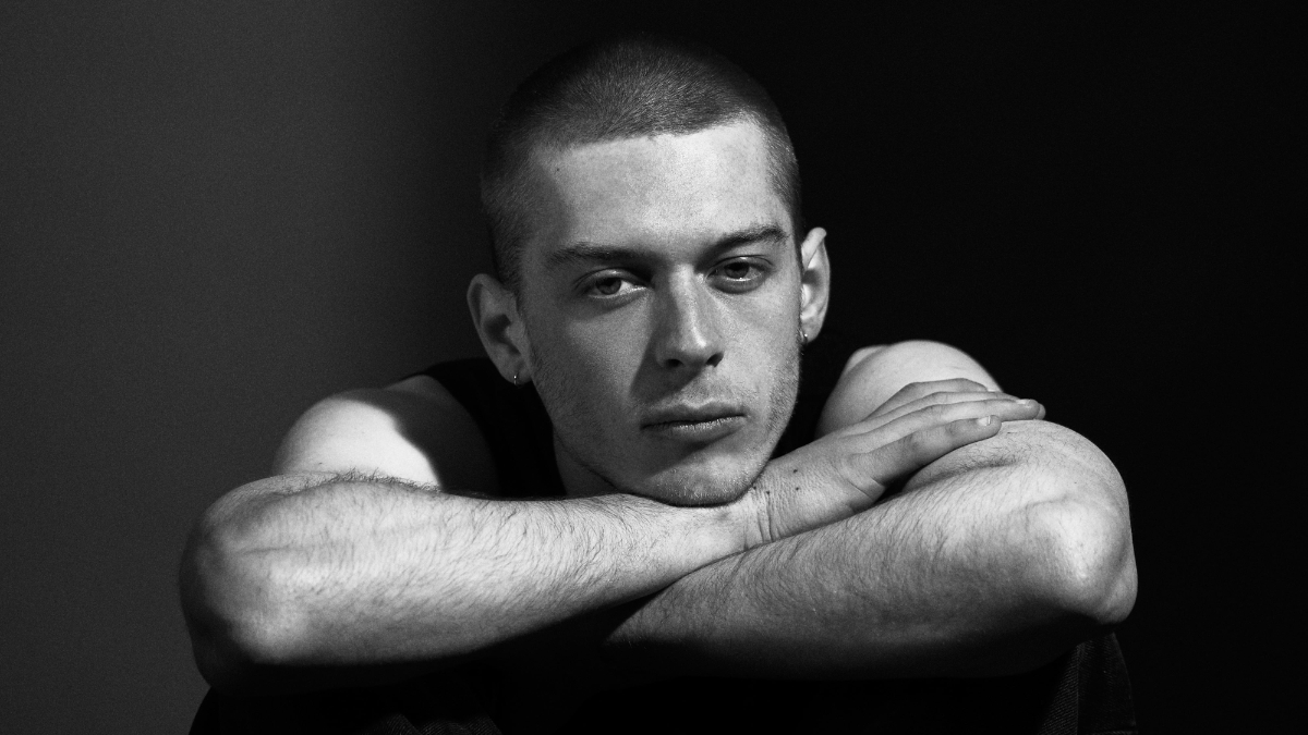 Archi returns with brand-new single Glass