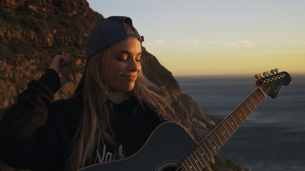 Amy Tjasink new single Shadows of the Sun