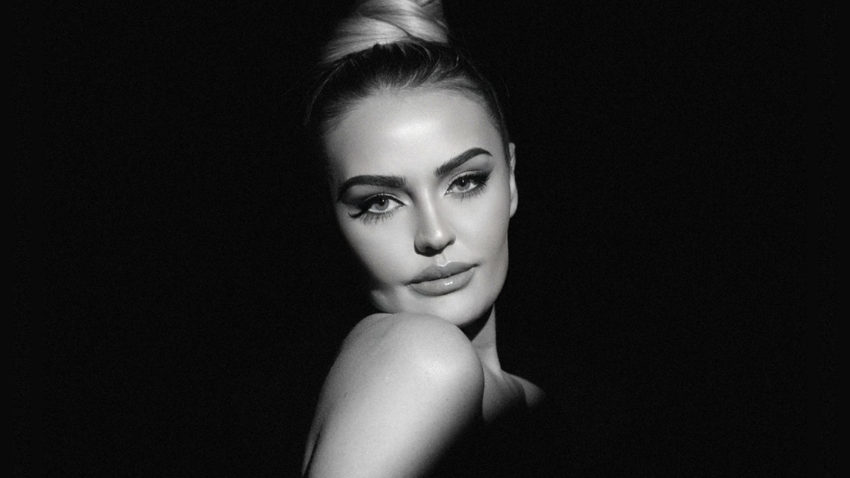Britney Meistre 25