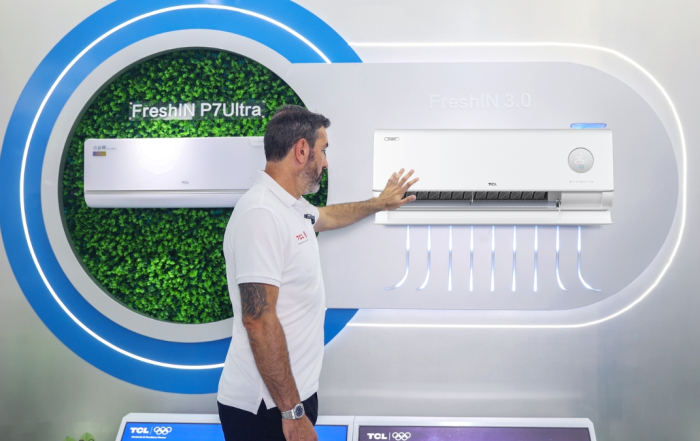 Robert Pirès visited the TCL Air Conditioner Base